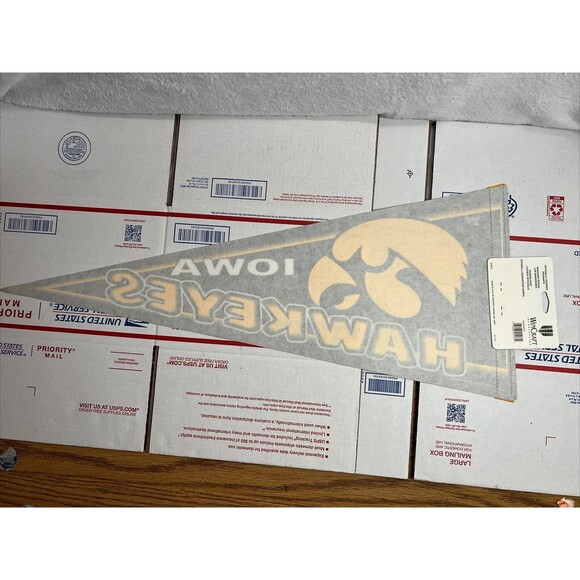 Vintage Wincraft NCAA The University of Iowa Hawkeyes 30x12 Pennant - Picture 7 of 7